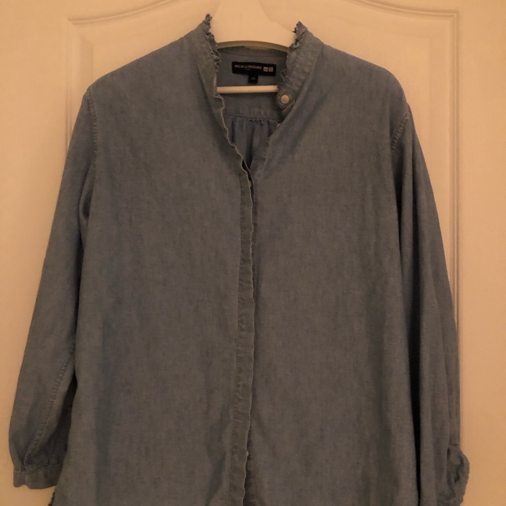 Ines De La Fressange for UNIQLO Chambray Ruffled Collar Shirt